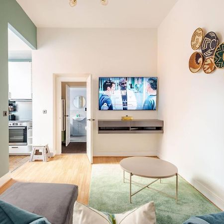 Stylish Flat In Central Location With Free Parking Swindon Ngoại thất bức ảnh
