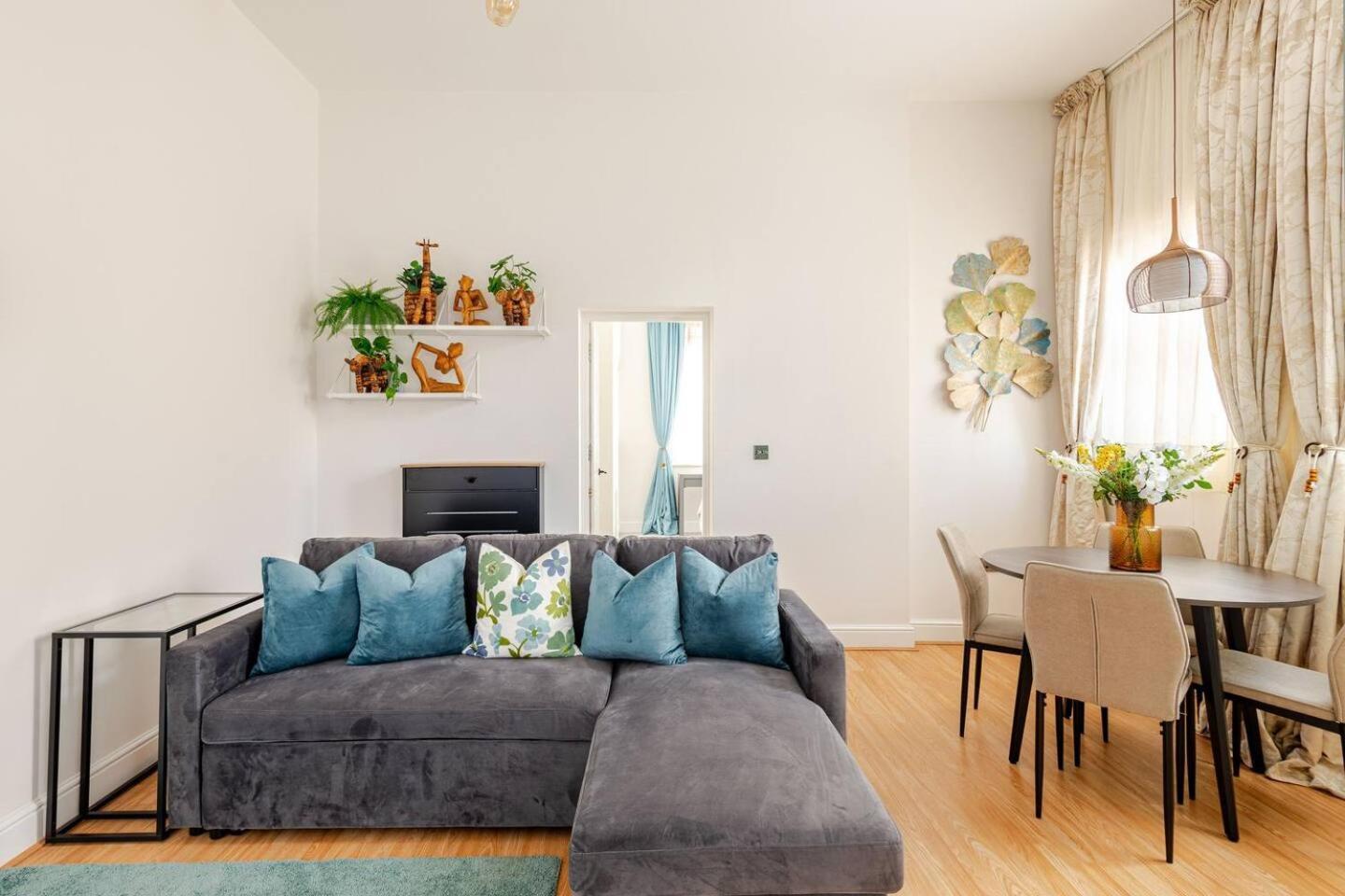 Stylish Flat In Central Location With Free Parking Swindon Ngoại thất bức ảnh