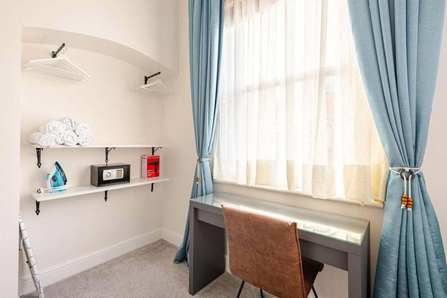 Stylish Flat In Central Location With Free Parking Swindon Ngoại thất bức ảnh